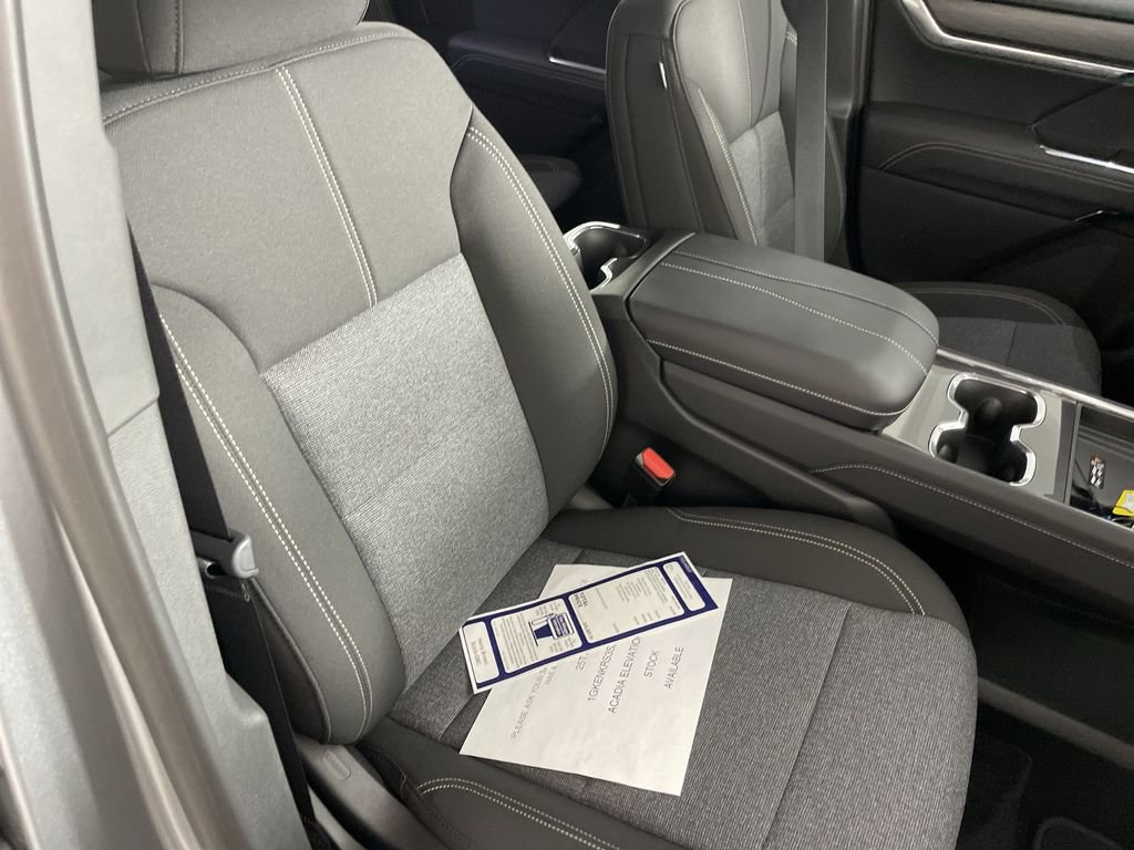 New 2025 GMC Acadia Elevation image 28