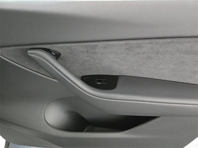 Used 2020 Tesla Model Y Long Range image 24