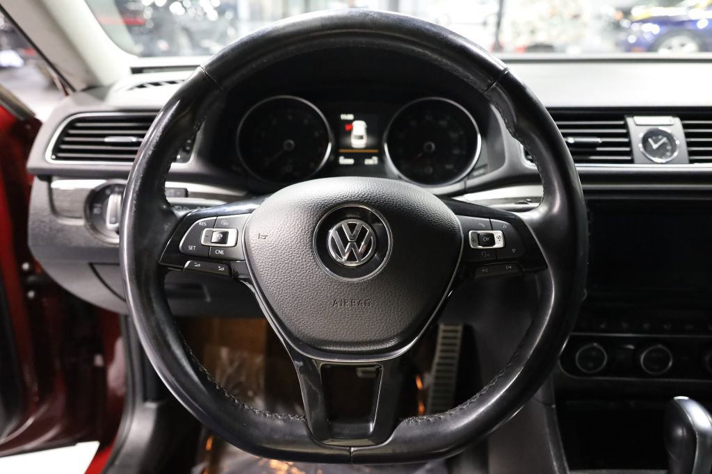 Used 2017 Volkswagen Passat 1.8T SEL Premium image 23