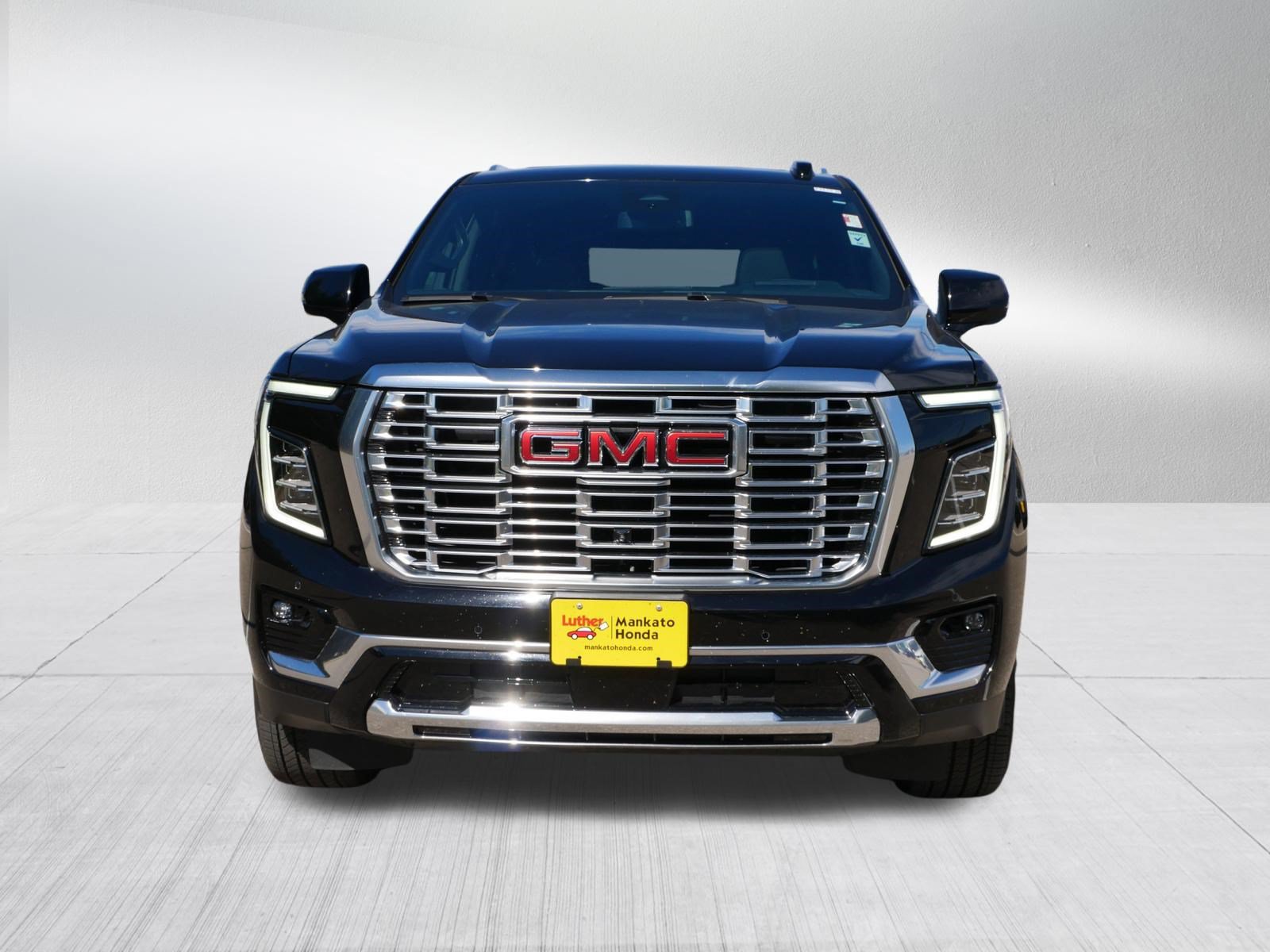 Used 2025 GMC Yukon XL Denali w/ Sun & Power Step Package AWD/4WD image 2