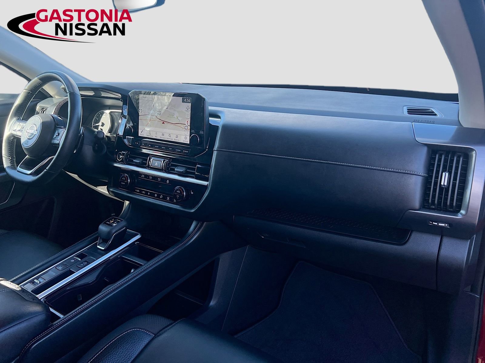 Used 2024 Nissan Pathfinder SL FWD image 40