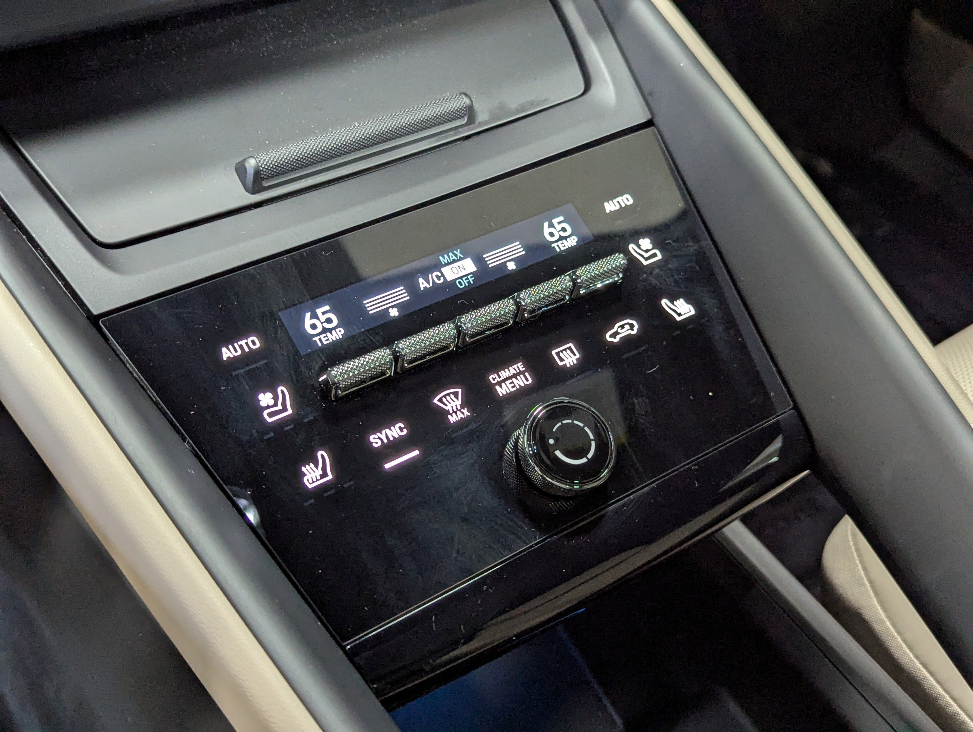 Certified 2025 Porsche Macan 4 Electric image 34