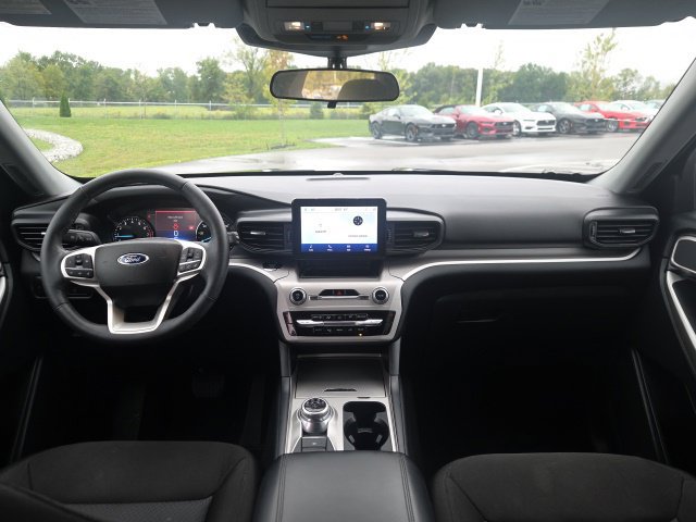 Used 2023 Ford Explorer XLT AWD/4WD image 20