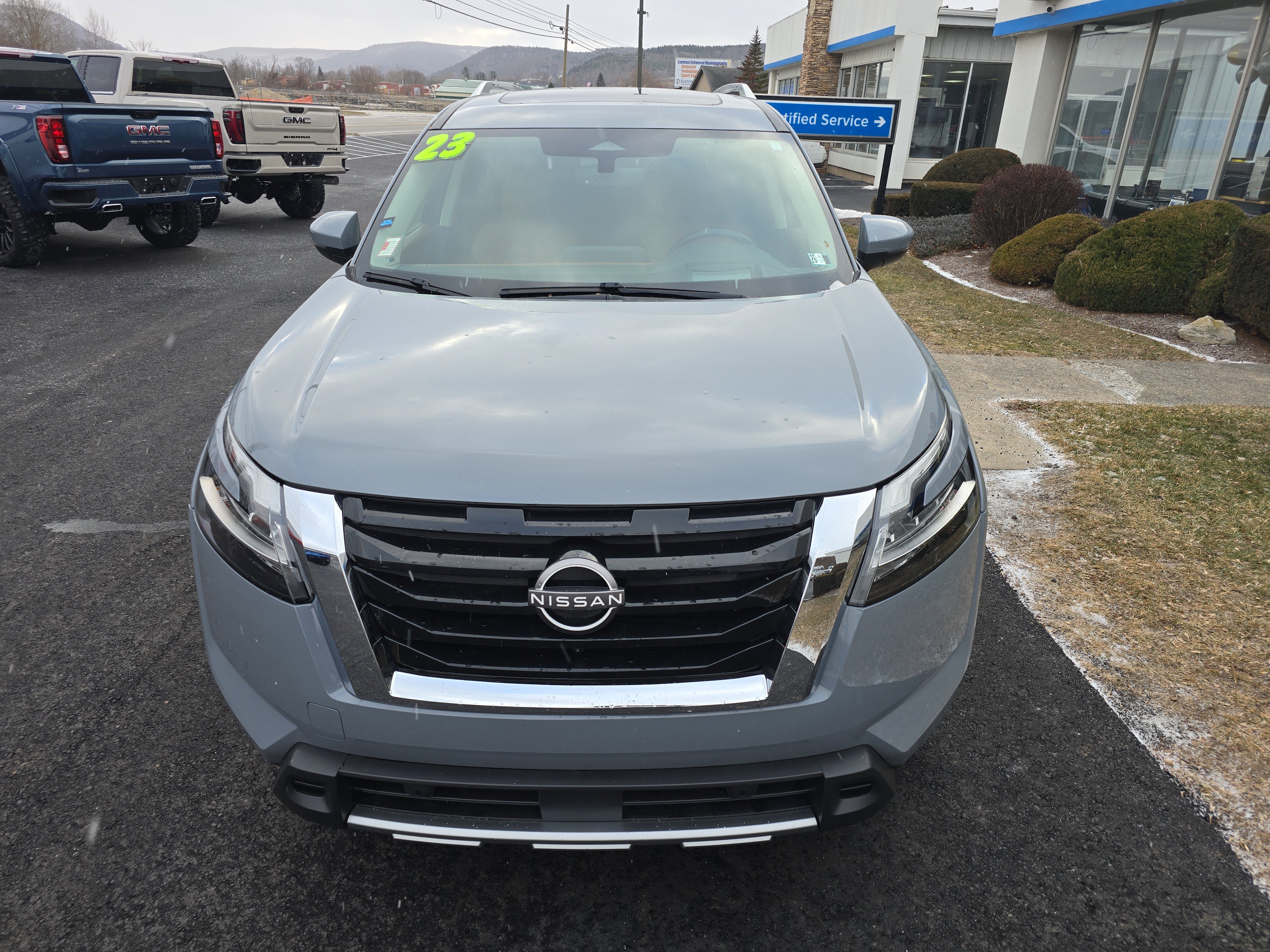 Used 2023 Nissan Pathfinder Platinum image 9