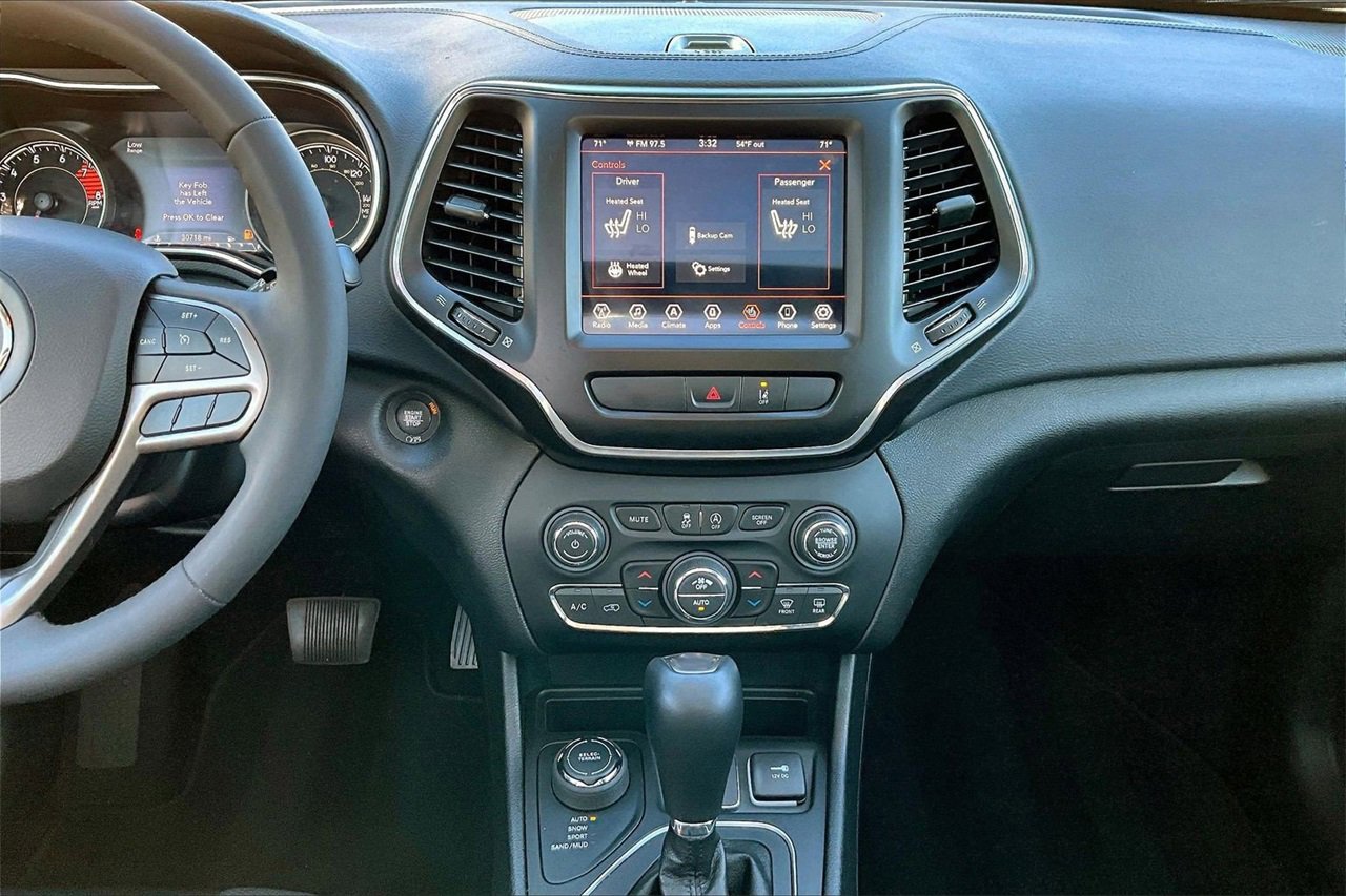 Certified 2022 Jeep Cherokee Latitude Lux w/ Sun & Sound Group image 11