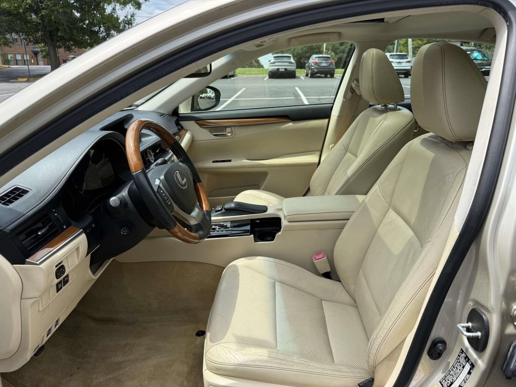 Used 2013 Lexus ES 300h w/ Luxury Pkg FWD image 13