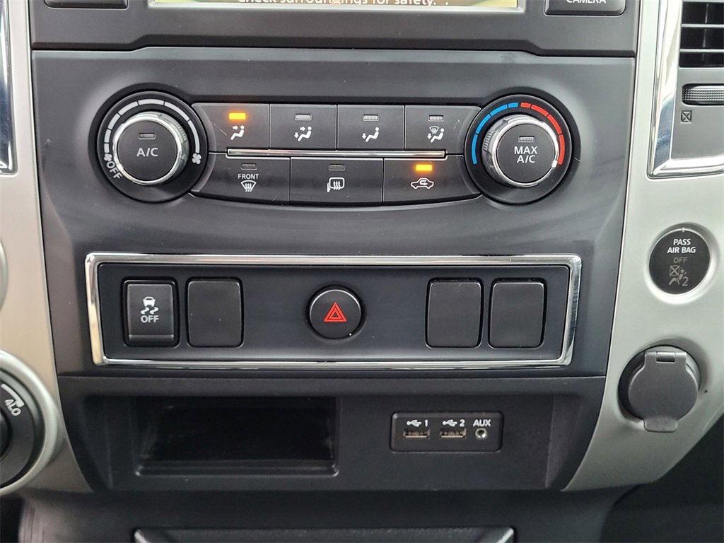 Used 2019 Nissan Titan SV image 19