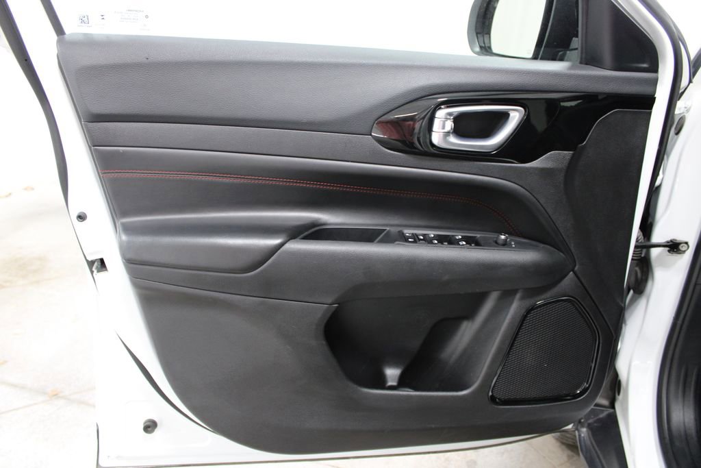 Used 2025 Jeep Compass Trailhawk AWD/4WD image 19