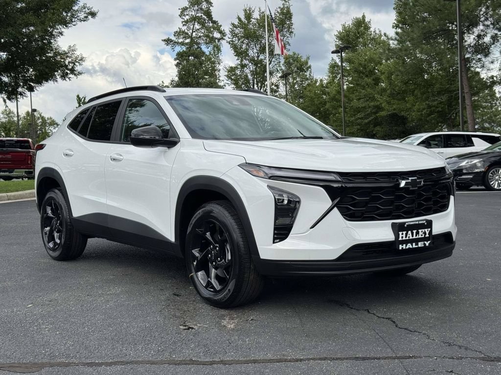 New 2026 Chevrolet Trax LT w/ Driver Confidence Package FWD image 2