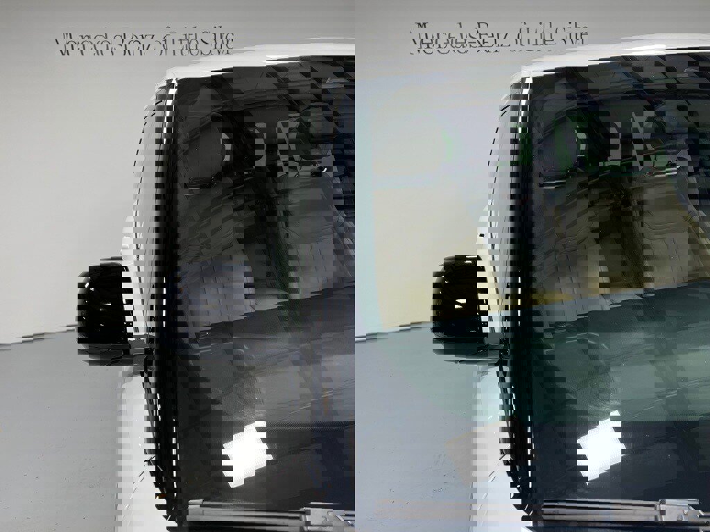 Used 2024 Land Rover Range Rover Long Wheelbase SE image 12