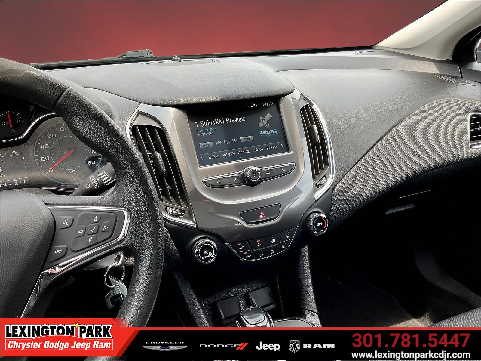 Used 2017 Chevrolet Cruze LT FWD image 9