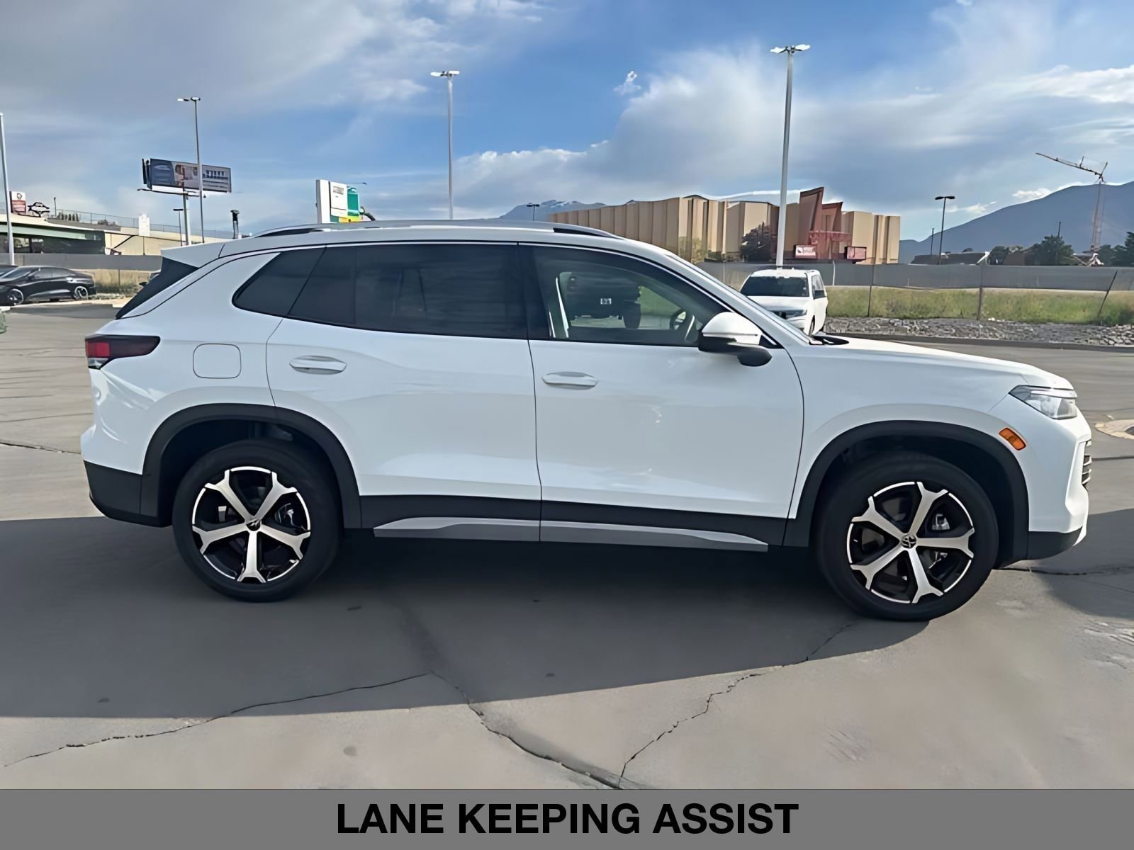 New 2026 Volkswagen Tiguan SE AWD/4WD image 4
