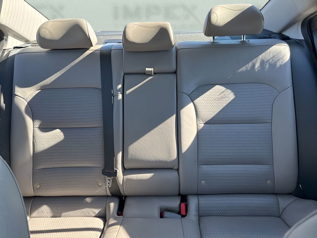 Used 2017 Hyundai Elantra Limited w/ Limited Tech Package 04 image 12