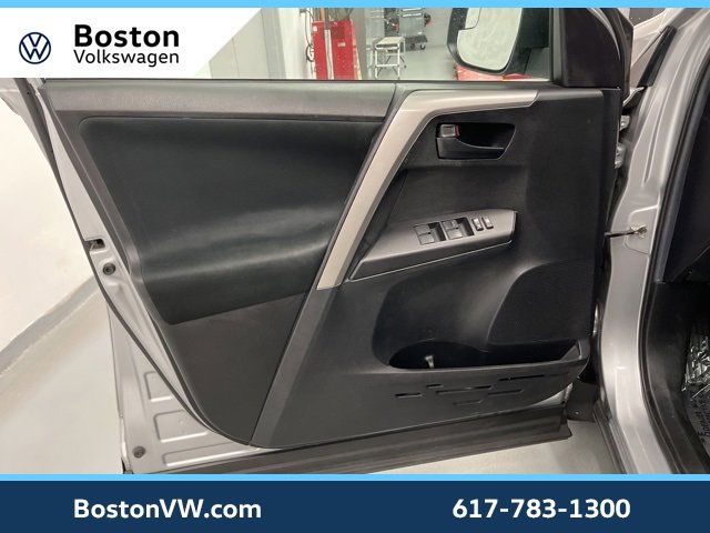 Used 2018 Toyota RAV4 LE image 25