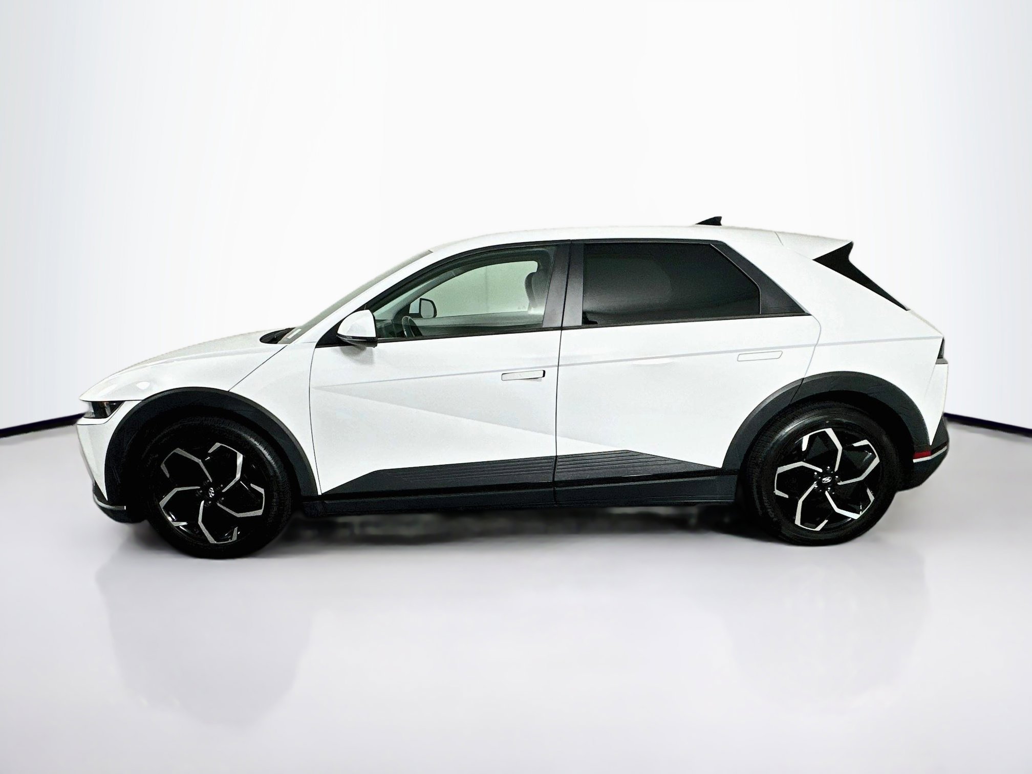 Used 2024 Hyundai Ioniq 5 SEL AWD/4WD image 4