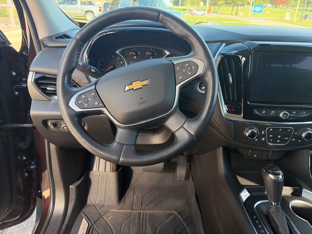 Used 2020 Chevrolet Traverse LT w/ Driver Confidence II Package AWD/4WD image 13