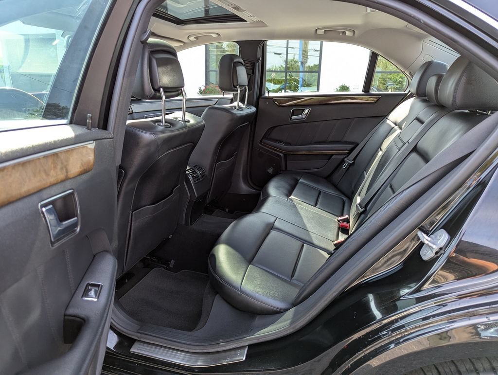 Used 2010 Mercedes-Benz E 350 4MATIC Sedan image 41