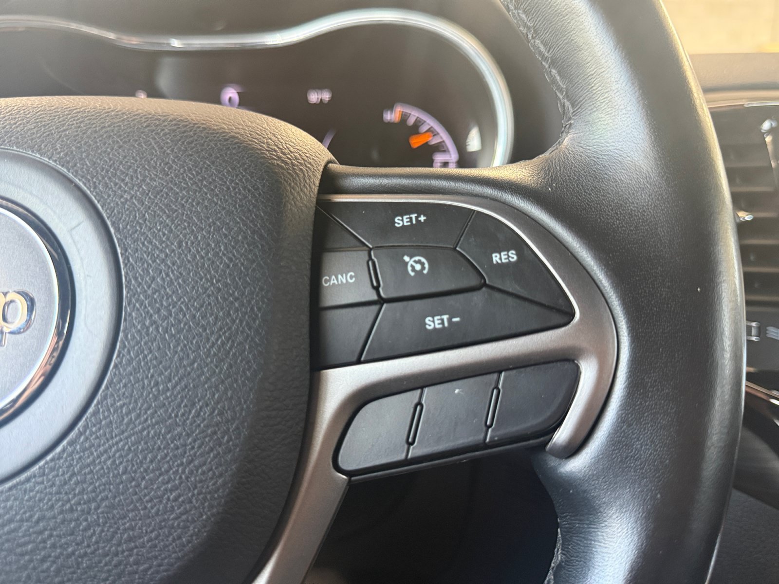 Used 2020 Jeep Grand Cherokee Altitude RWD image 14