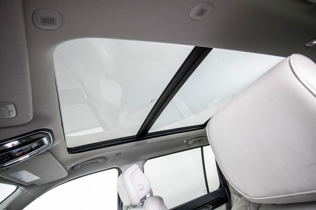 Used 2024 Jeep Wagoneer 2WD w/ Premium Group I image 31