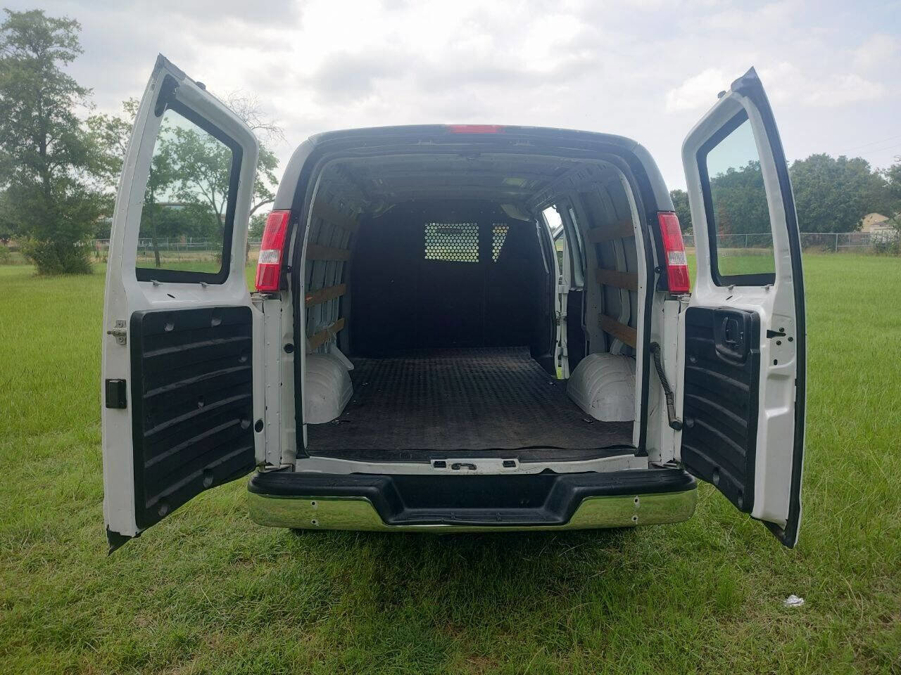 Used 2021 GMC Savana 2500 w/ Driver Convenience Package image 24