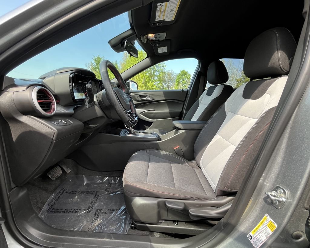 Certified 2025 Chevrolet Trax RS FWD image 7