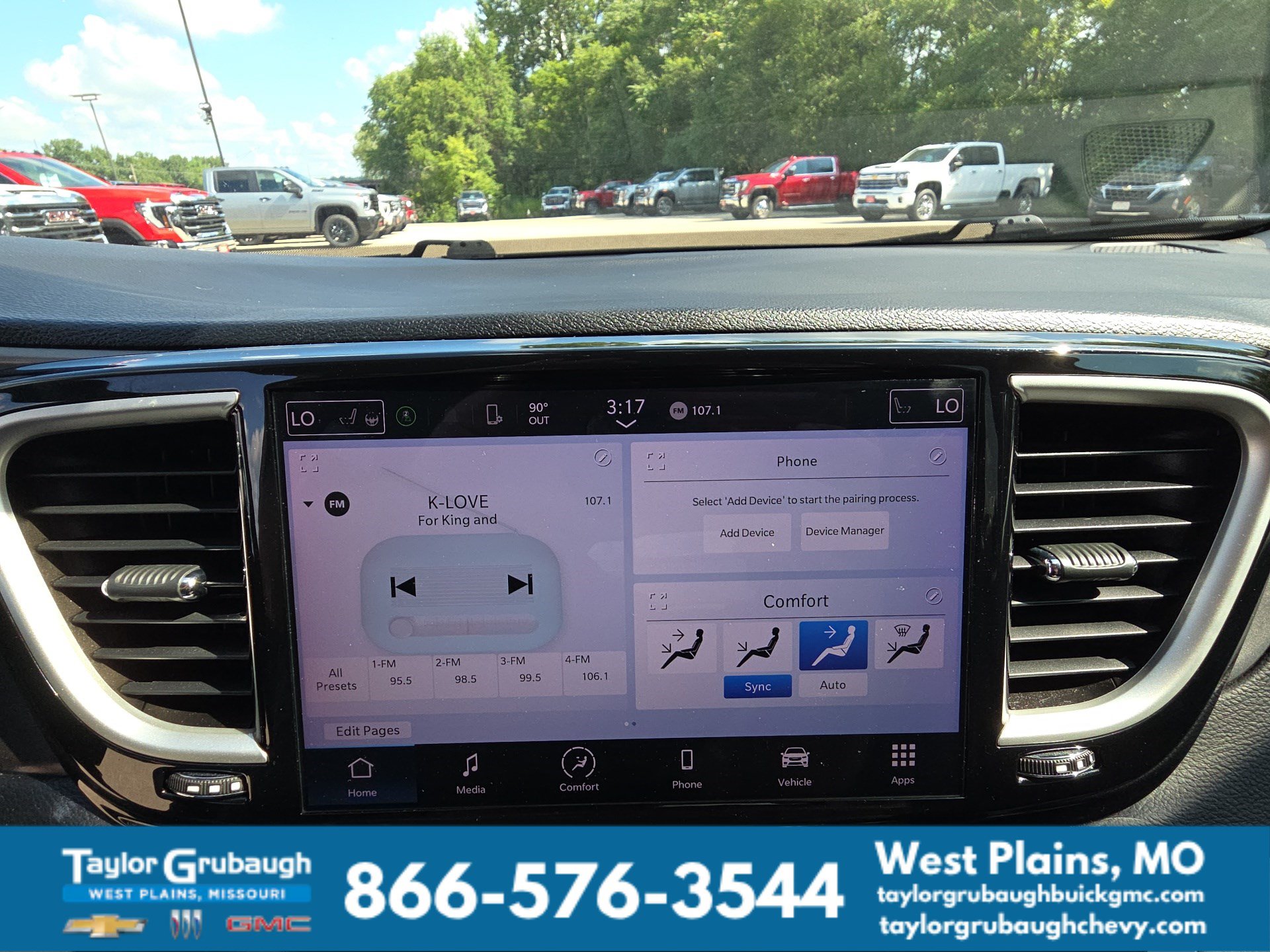 Used 2023 Chrysler Pacifica Touring-L FWD image 21