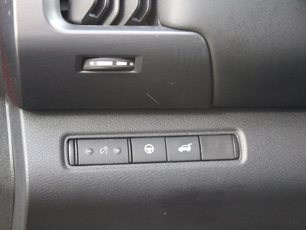 Used 2023 Nissan Pathfinder SL image 18