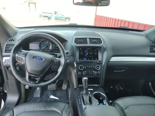 Used 2017 Ford Explorer XLT w/ Equipment Group 202A image 14