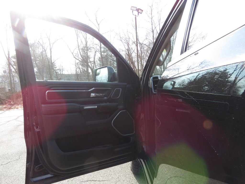 Used 2022 RAM 1500 Laramie AWD/4WD image 9
