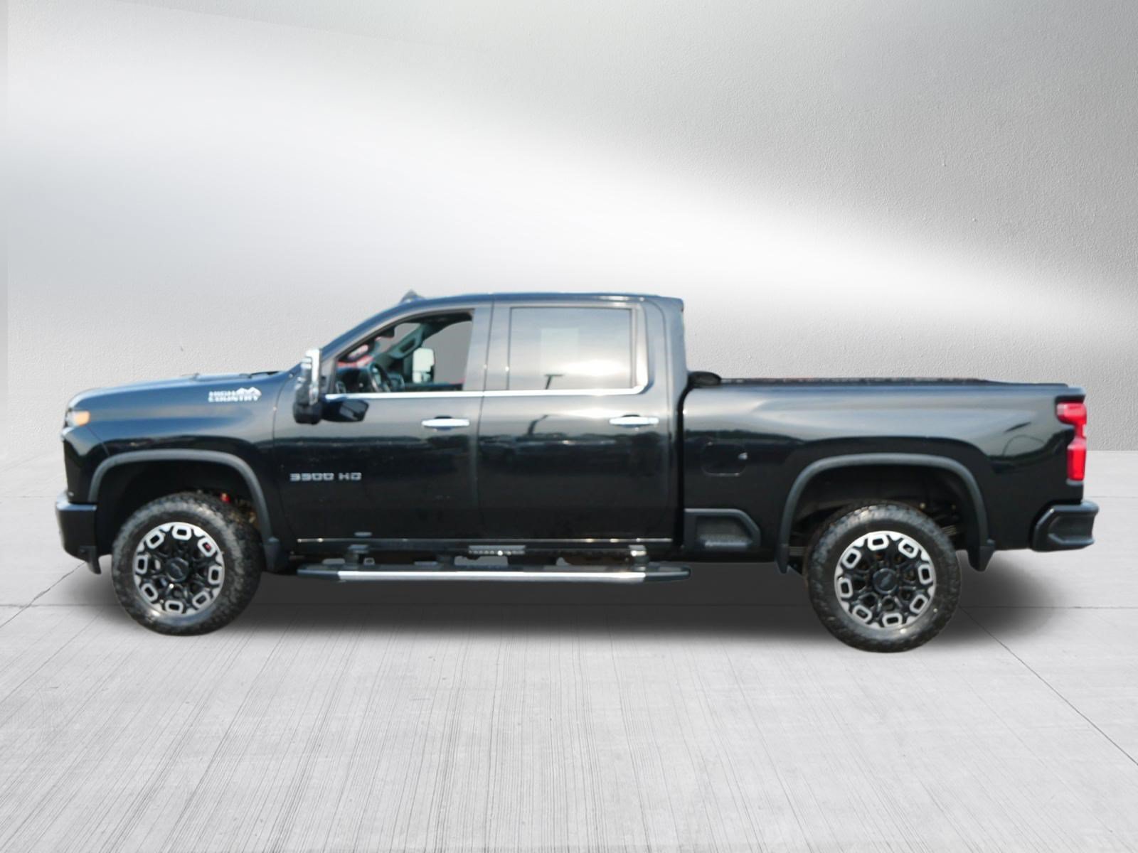 Used 2022 Chevrolet Silverado 3500 High Country w/ Safety Package II AWD/4WD image 4