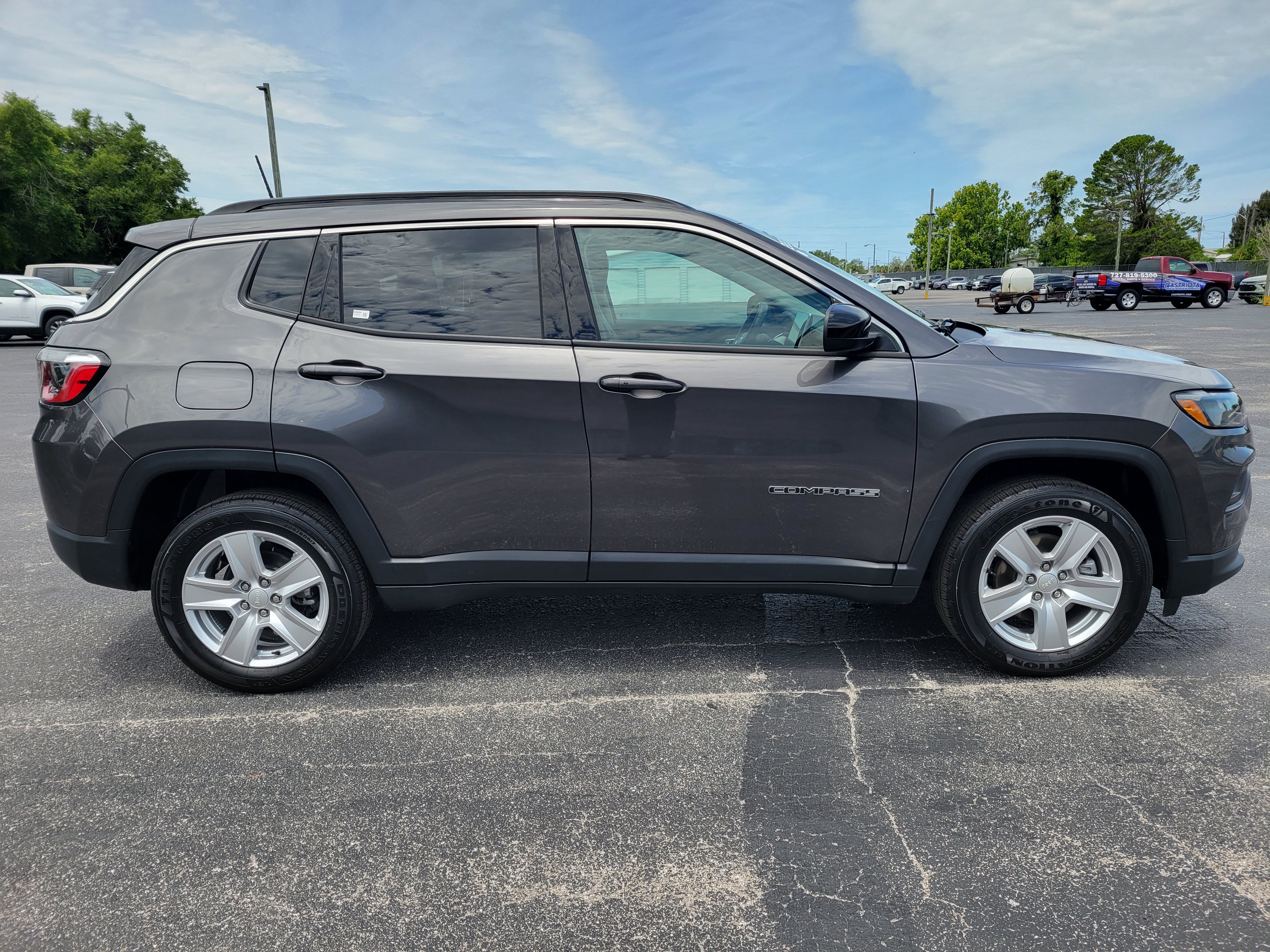 Used 2022 Jeep Compass Latitude w/ Convenience Group AWD/4WD image 4