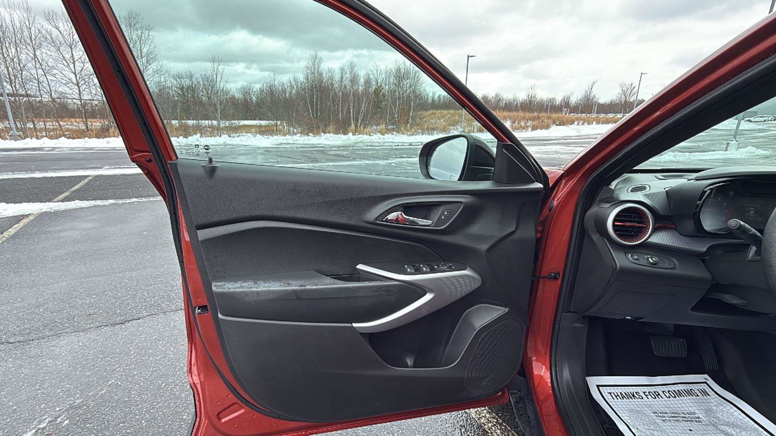 Used 2024 Chevrolet Trax RS w/ Driver Confidence Package image 24