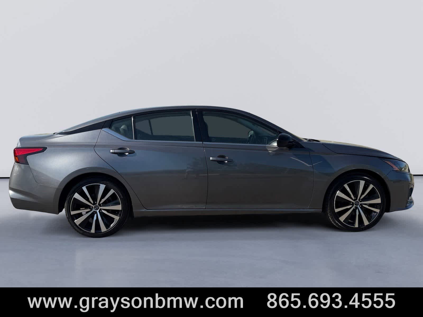 Used 2024 Nissan Altima 2.5 SR FWD image 2