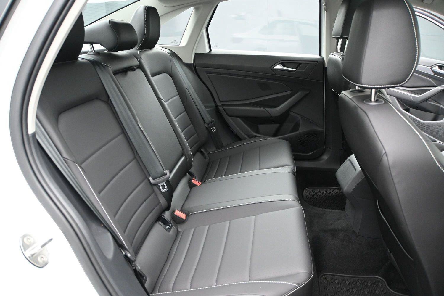 Used 2023 Volkswagen Jetta SE w/ Panoramic Sunroof Package FWD image 18