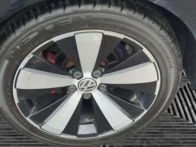 Used 2015 Volkswagen Beetle R-Line image 9