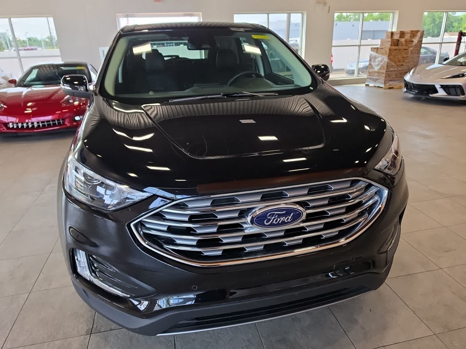 Used 2024 Ford Edge Titanium AWD/4WD image 3