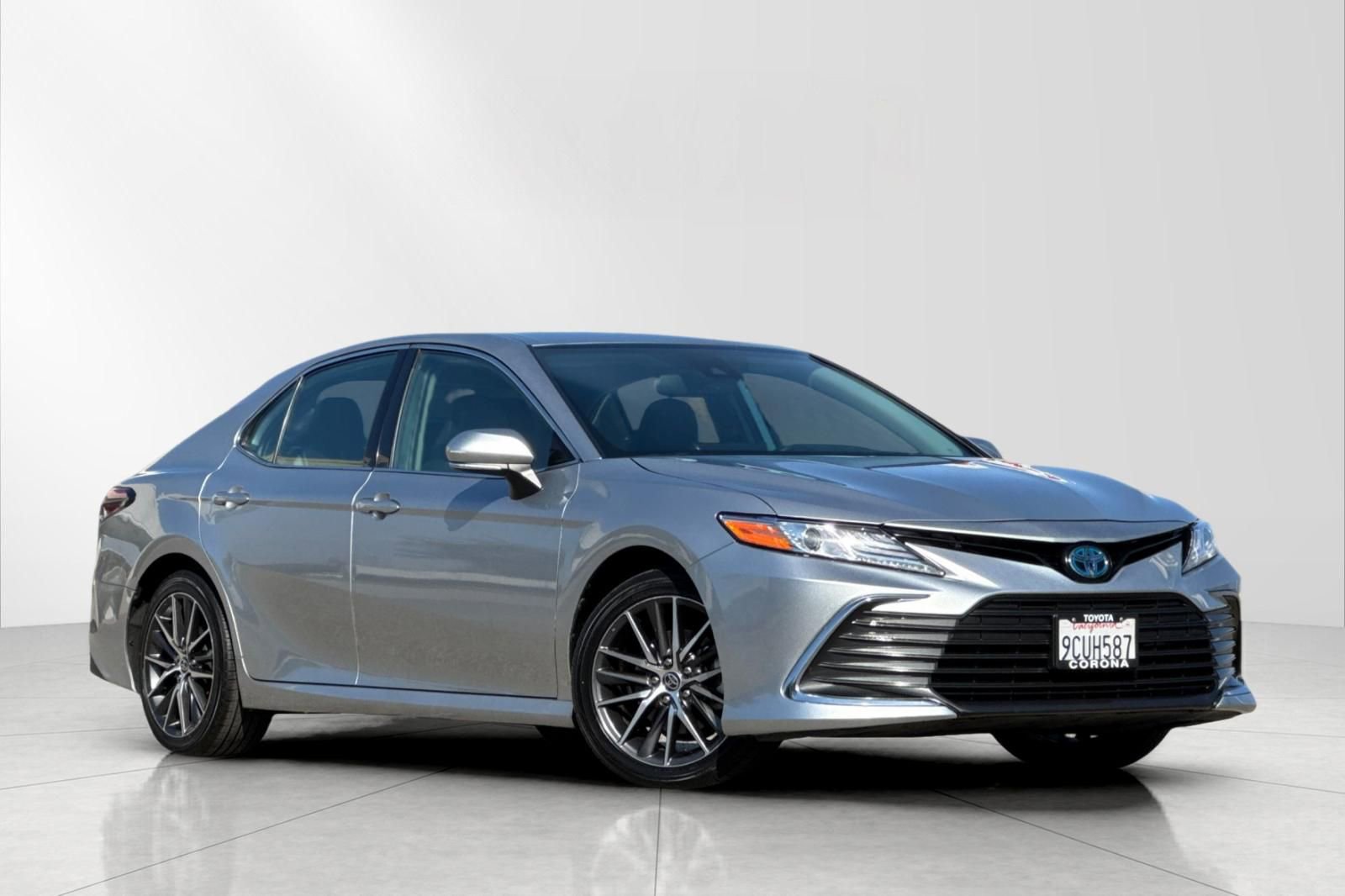 Used 2023 Toyota Camry XLE image 1