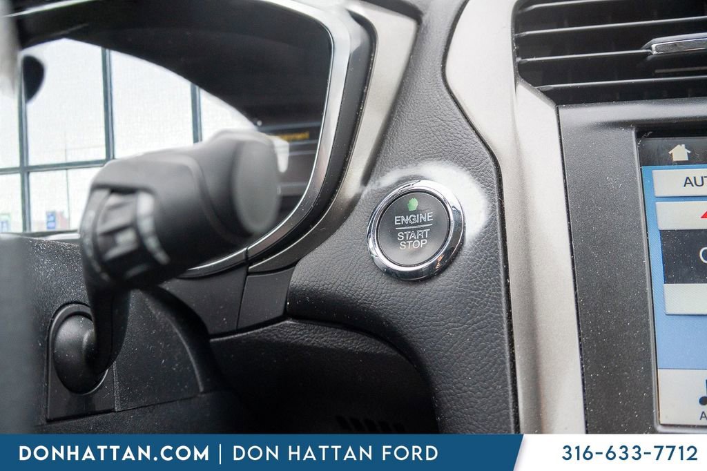 Used 2017 Ford Fusion SE w/ Fusion SE Technology Package image 13