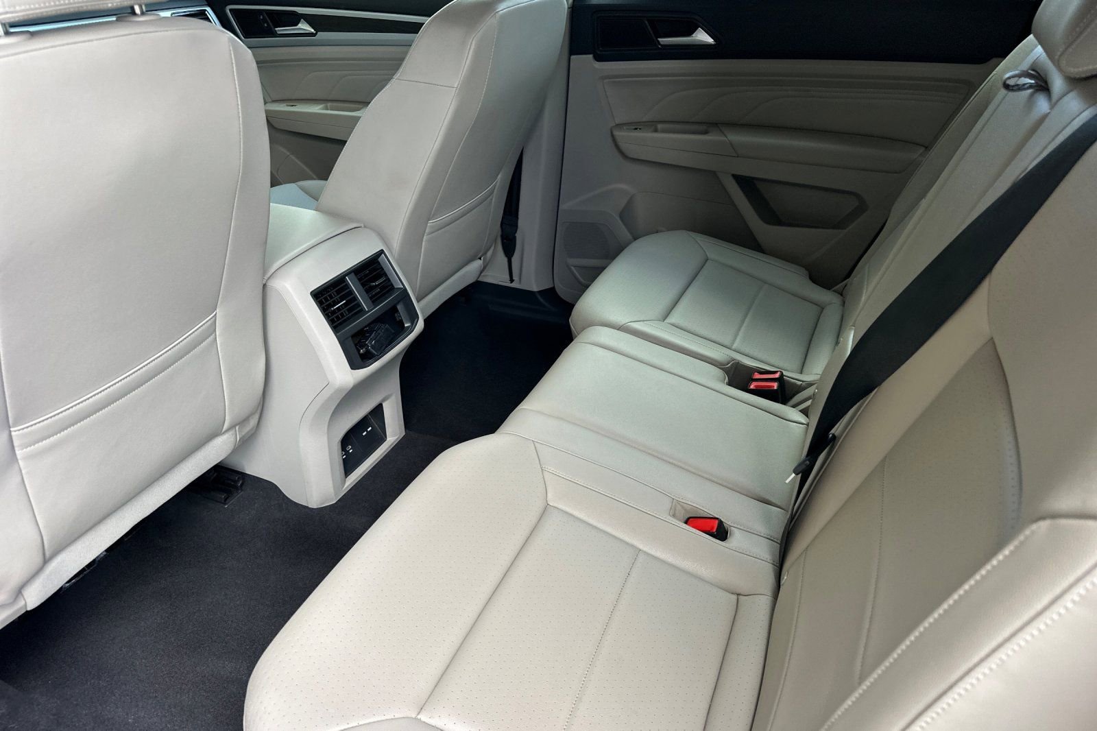 Used 2023 Volkswagen Atlas SE FWD image 12