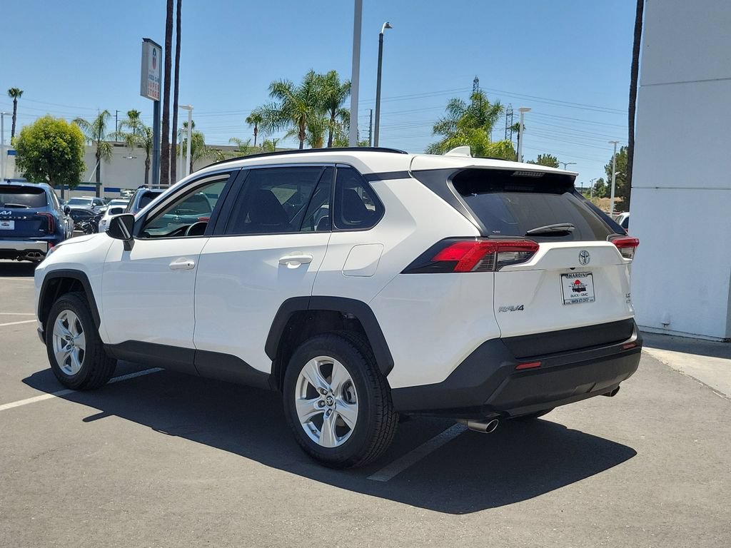 Used 2019 Toyota RAV4 XLE AWD/4WD image 3