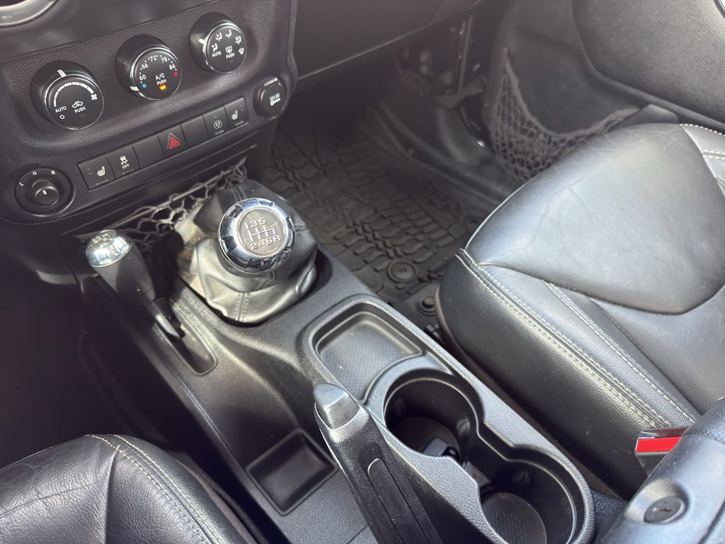 Used 2015 Jeep Wrangler Unlimited Rubicon AWD/4WD image 22