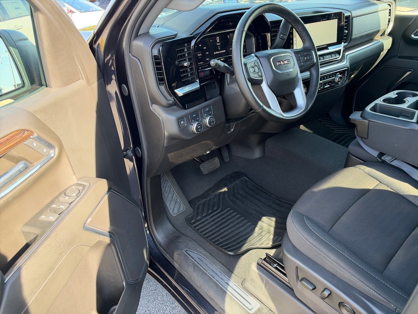 Used 2024 GMC Sierra 1500 Elevation AWD/4WD image 9