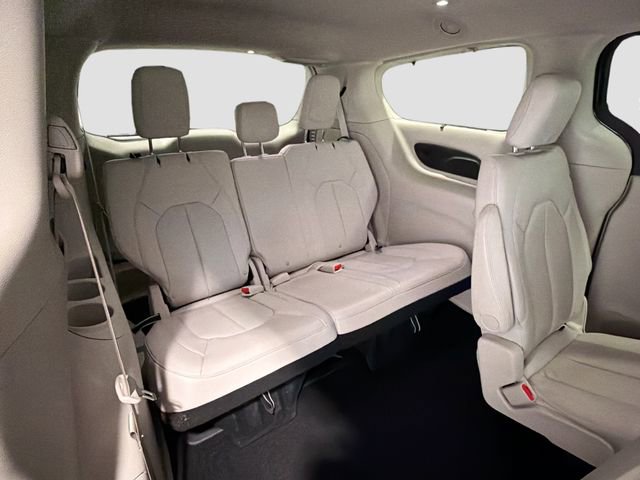 Used 2021 Chrysler Pacifica Touring-L w/ Uconnect Theater Family Group image 23