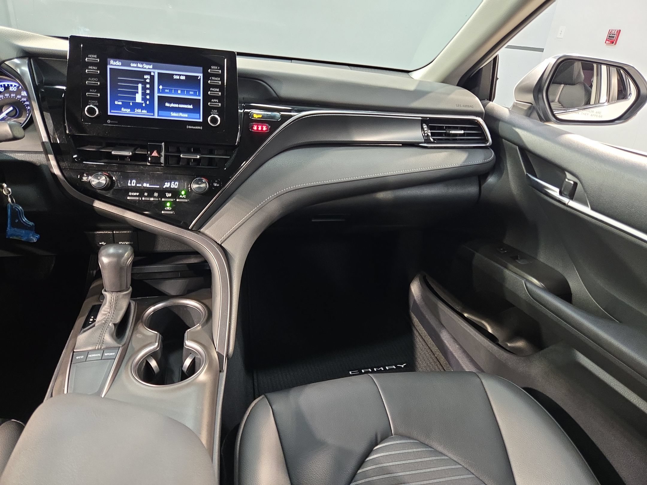 Used 2023 Toyota Camry SE FWD image 11