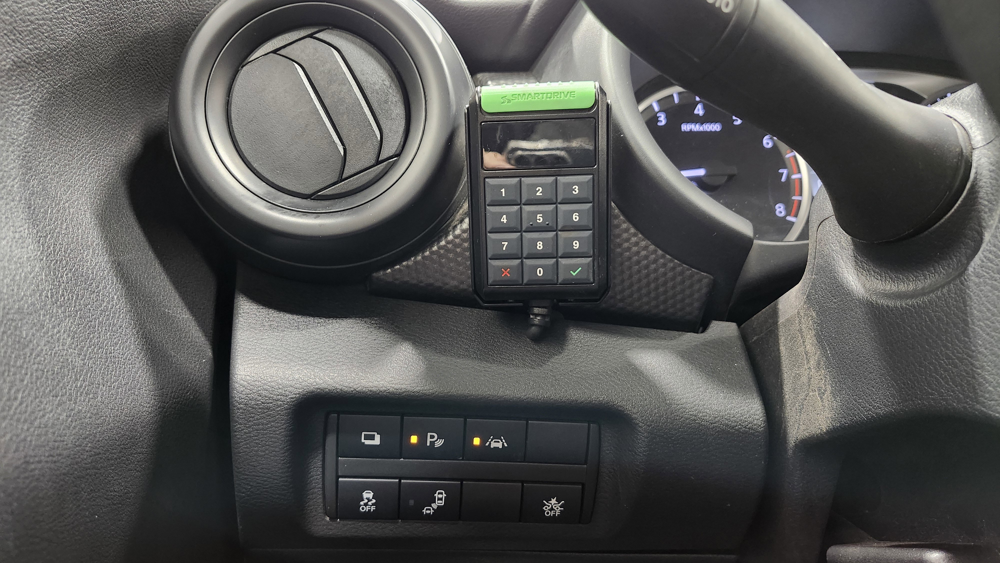 Used 2020 Nissan Kicks S image 32