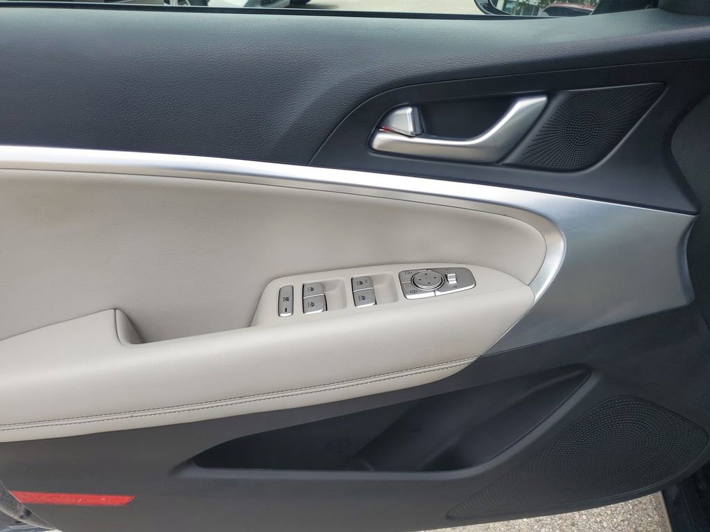 Used 2023 Genesis G70 2.0T image 23