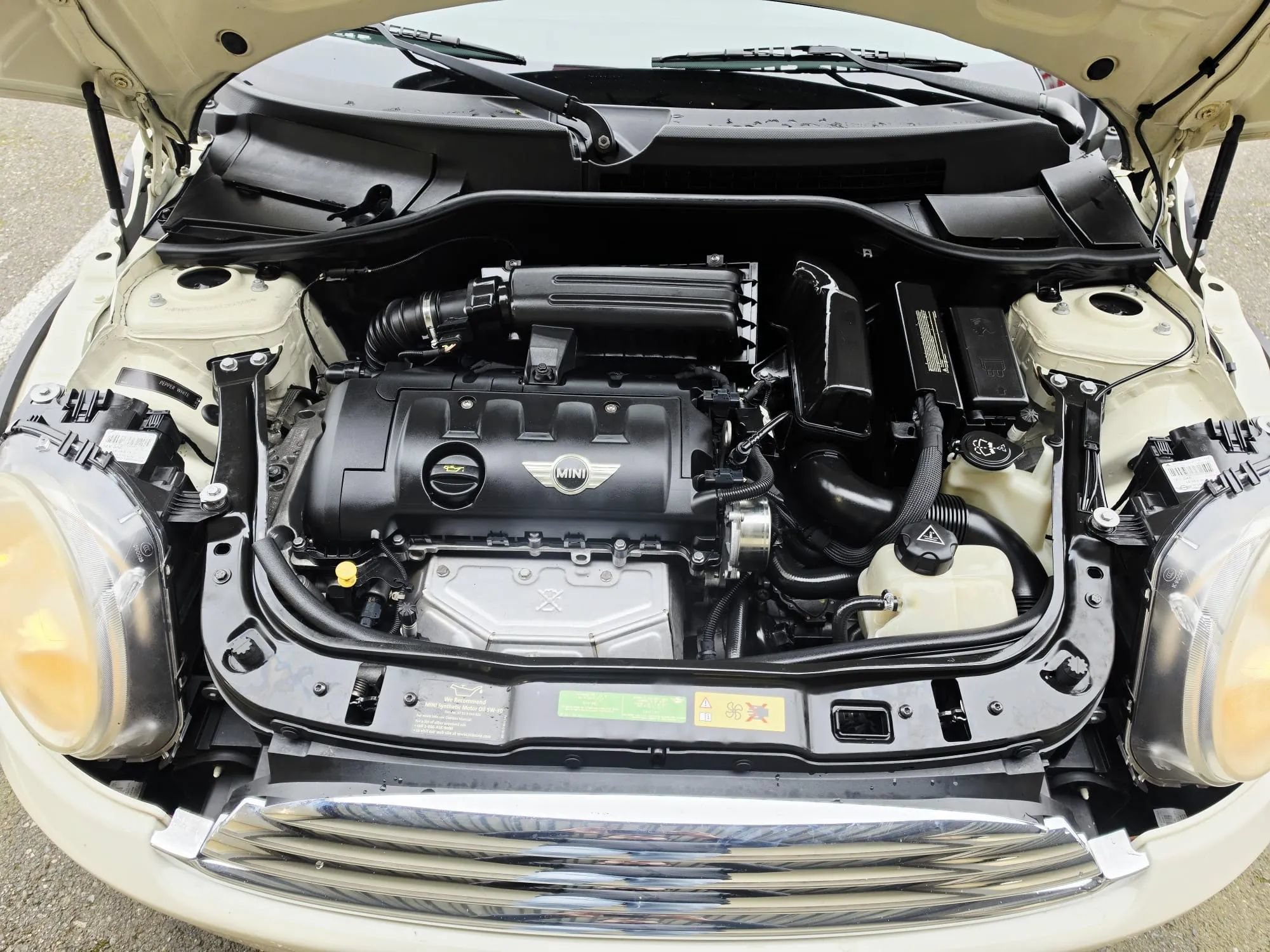 Used 2010 MINI Cooper Hardtop FWD image 16