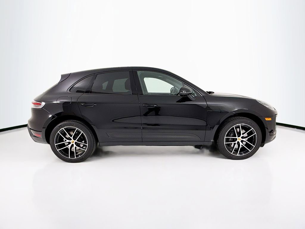 Certified 2025 Porsche Macan AWD/4WD image 8