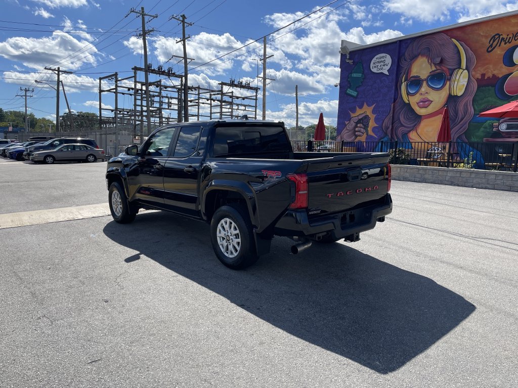 Certified 2024 Toyota Tacoma SR5 AWD/4WD image 3