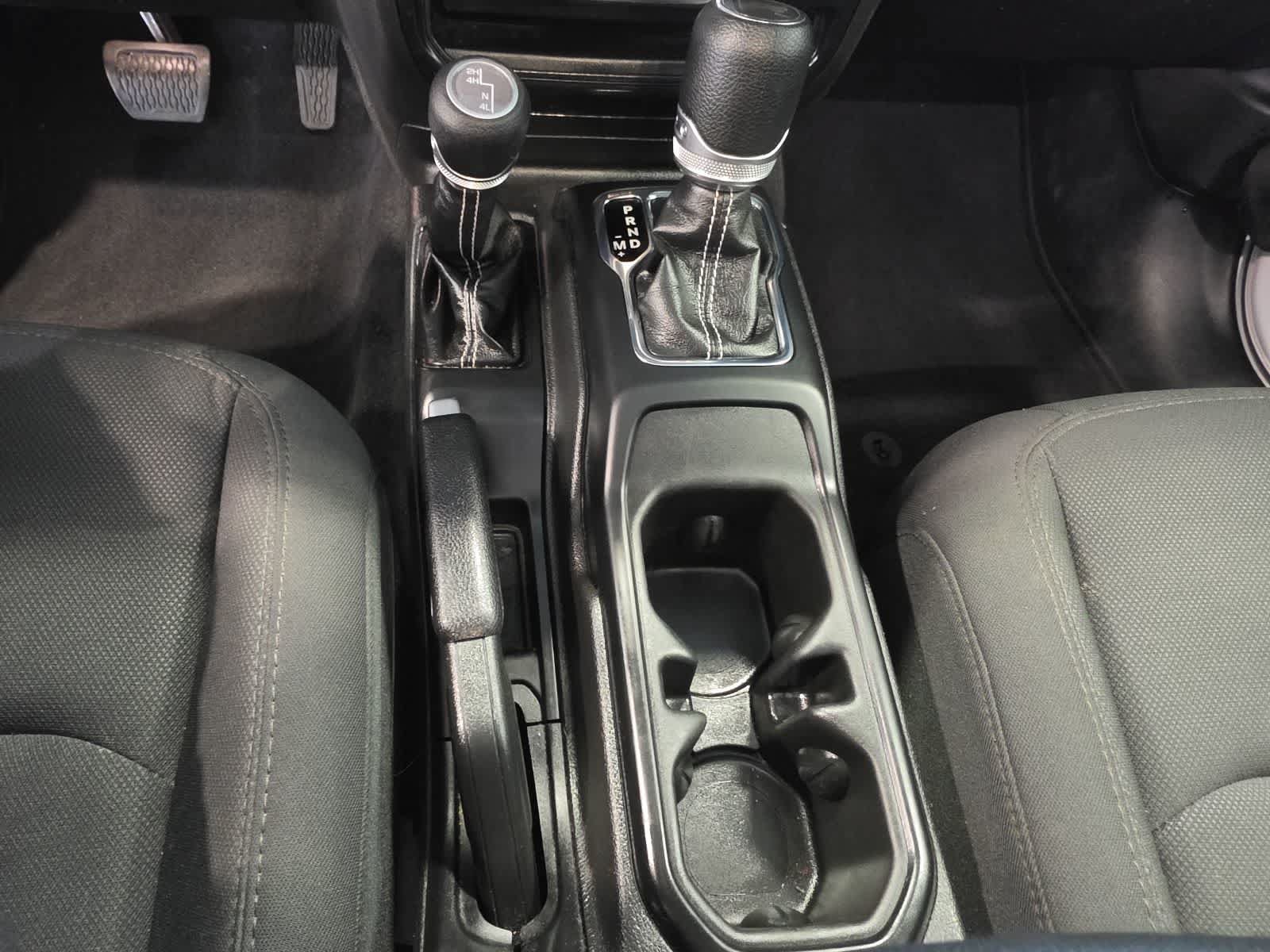 Used 2023 Jeep Wrangler Unlimited Sahara AWD/4WD image 20